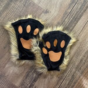 Kids Furry Paw Mittens - Black and Tan